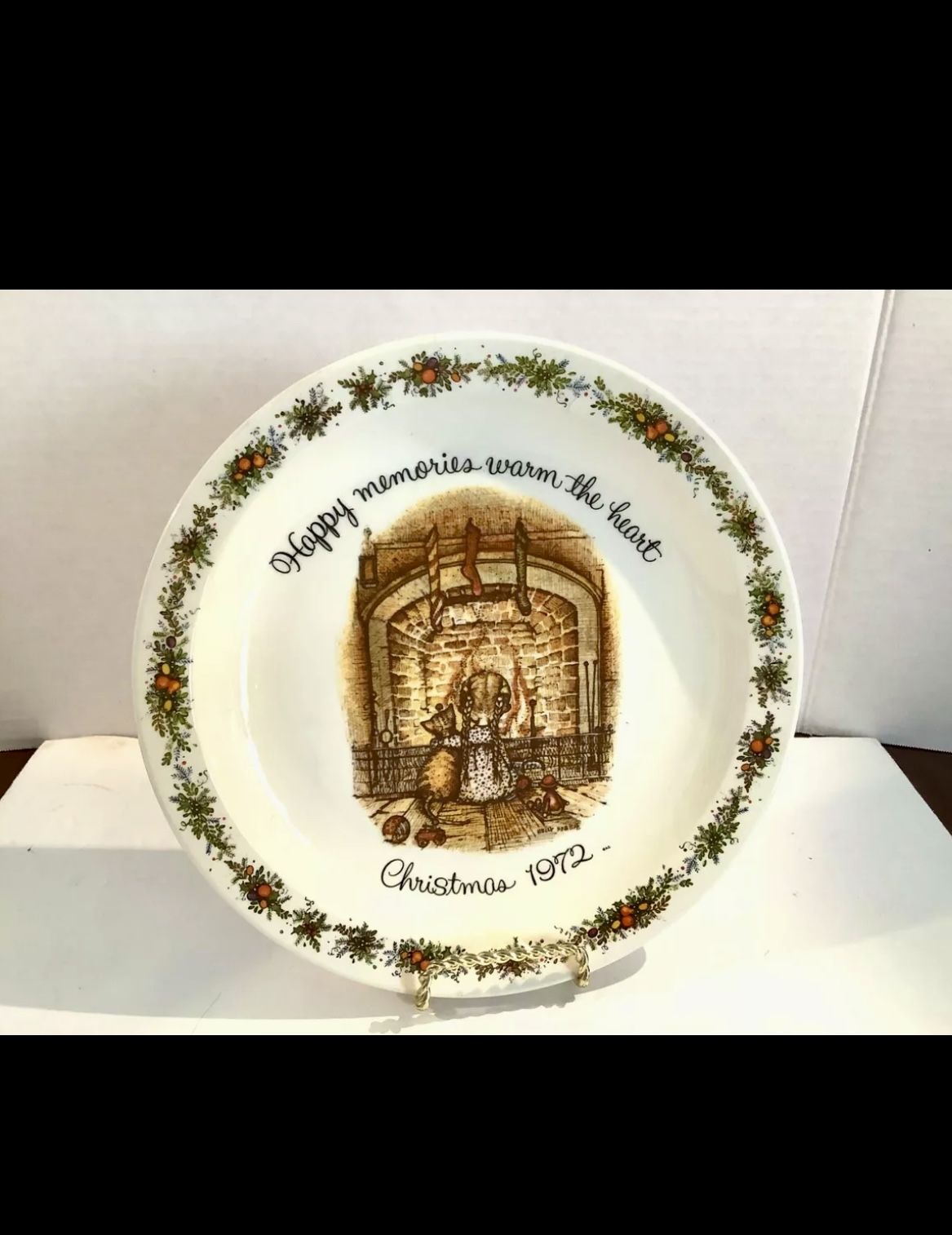 Holly Hobbie Happy Memories Warm the Heart Christmas 1972 Vintage Commemorative Plate Pre Owned