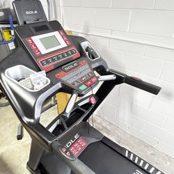 Sole F63 Treadmill with Incline