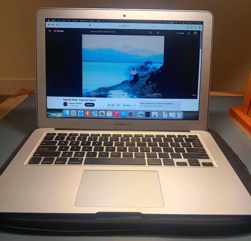 Apple MacBook Air 13" A1466 Laptop Silver Early 2015 250GB SSD w/ Accessories
