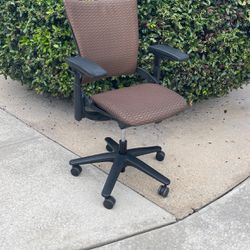 Desk Office Swivel Chair!