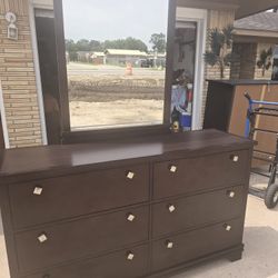 DRESSER WITH MIRROR 