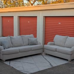 *FREE DELIVERY* ASHLEY FURNITURE SOFA/LOVESEAT SET* Hablo Español