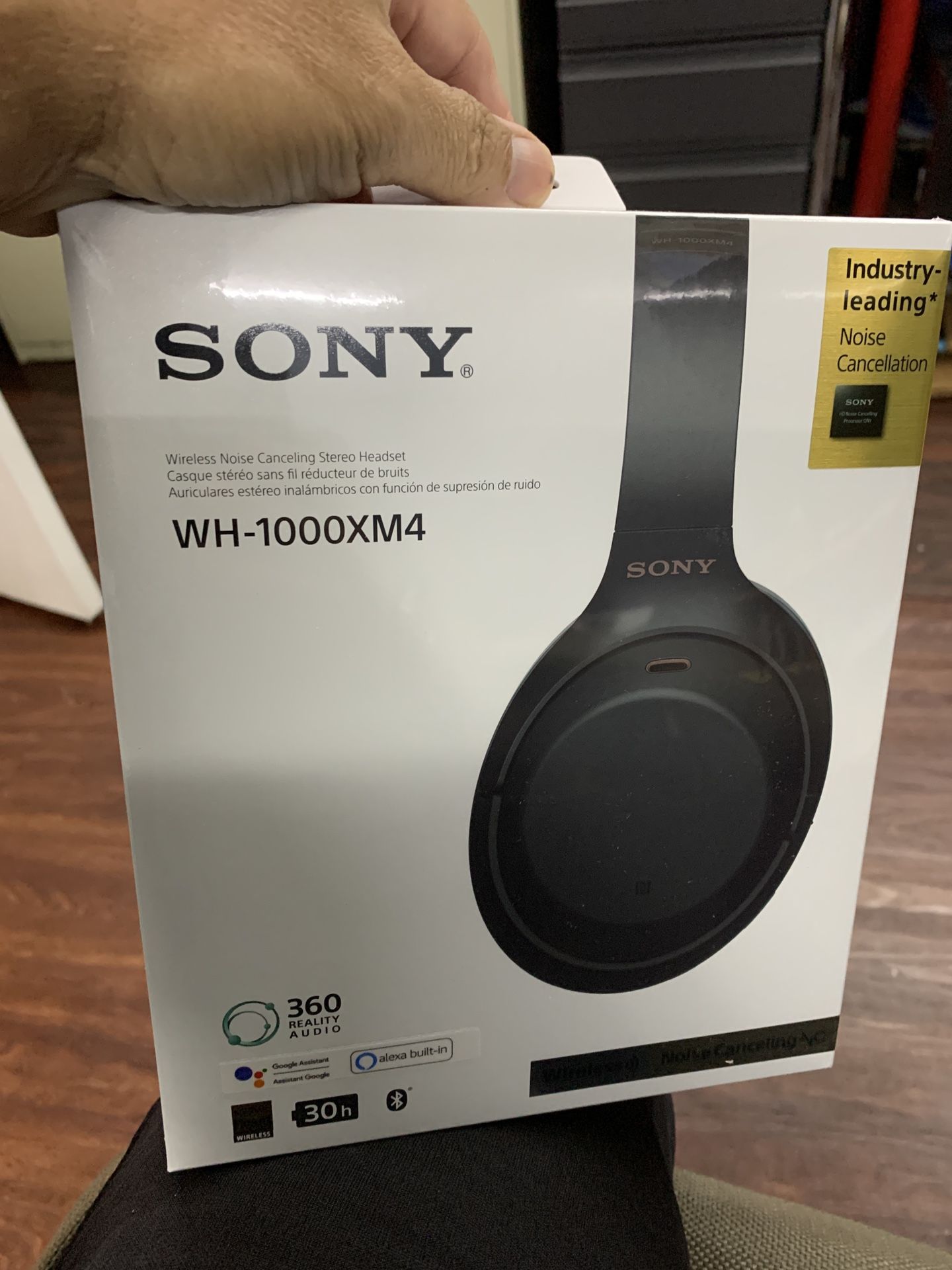 Sony WH-1000XM4 headphones new sealed