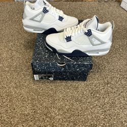 Air Jordan 4 Retro Midnight Navy Size 9.5