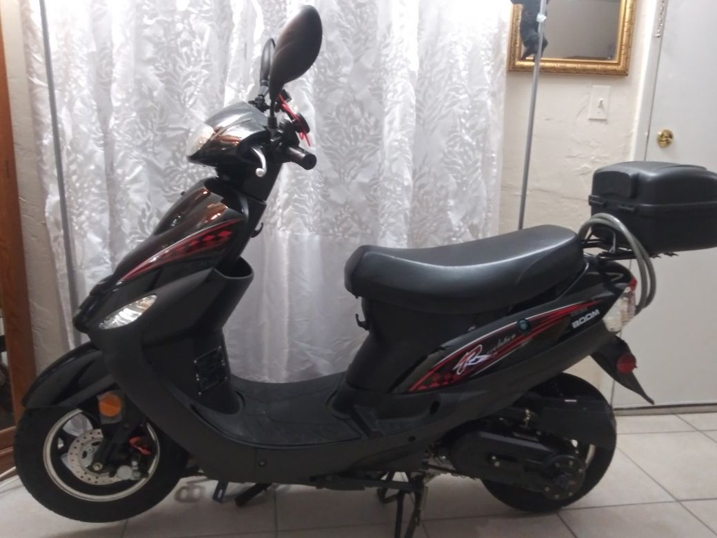 Motocicleta SCOOTER 2018. four time