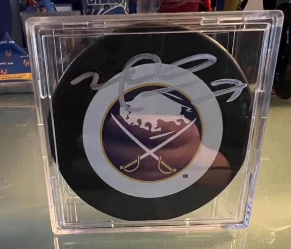 Buffalo Sabres Michael Peca Signed Hockey Puck