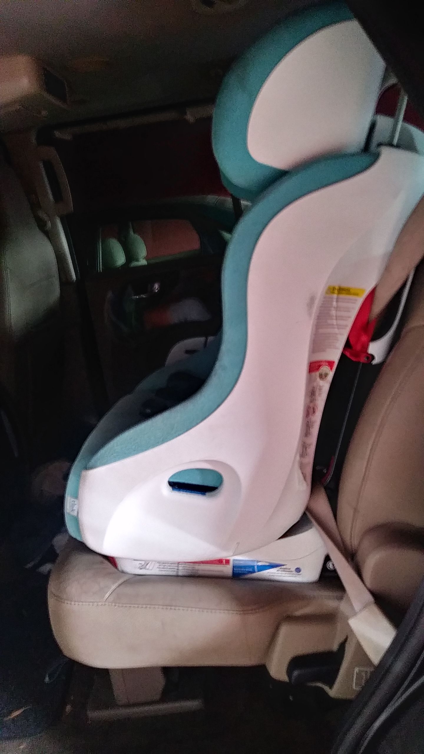 Clek foonf Capri White Convertible Car Seat for Sale in Los Angeles CA OfferUp