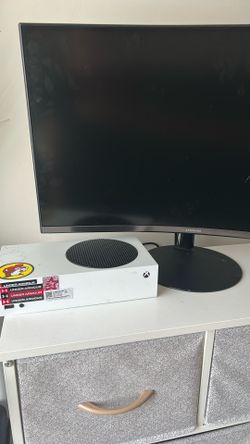 XBOX series S and a samsung monitor