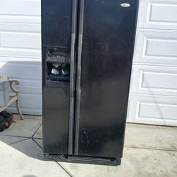 Refrigerador Hace Hielo Color Negro