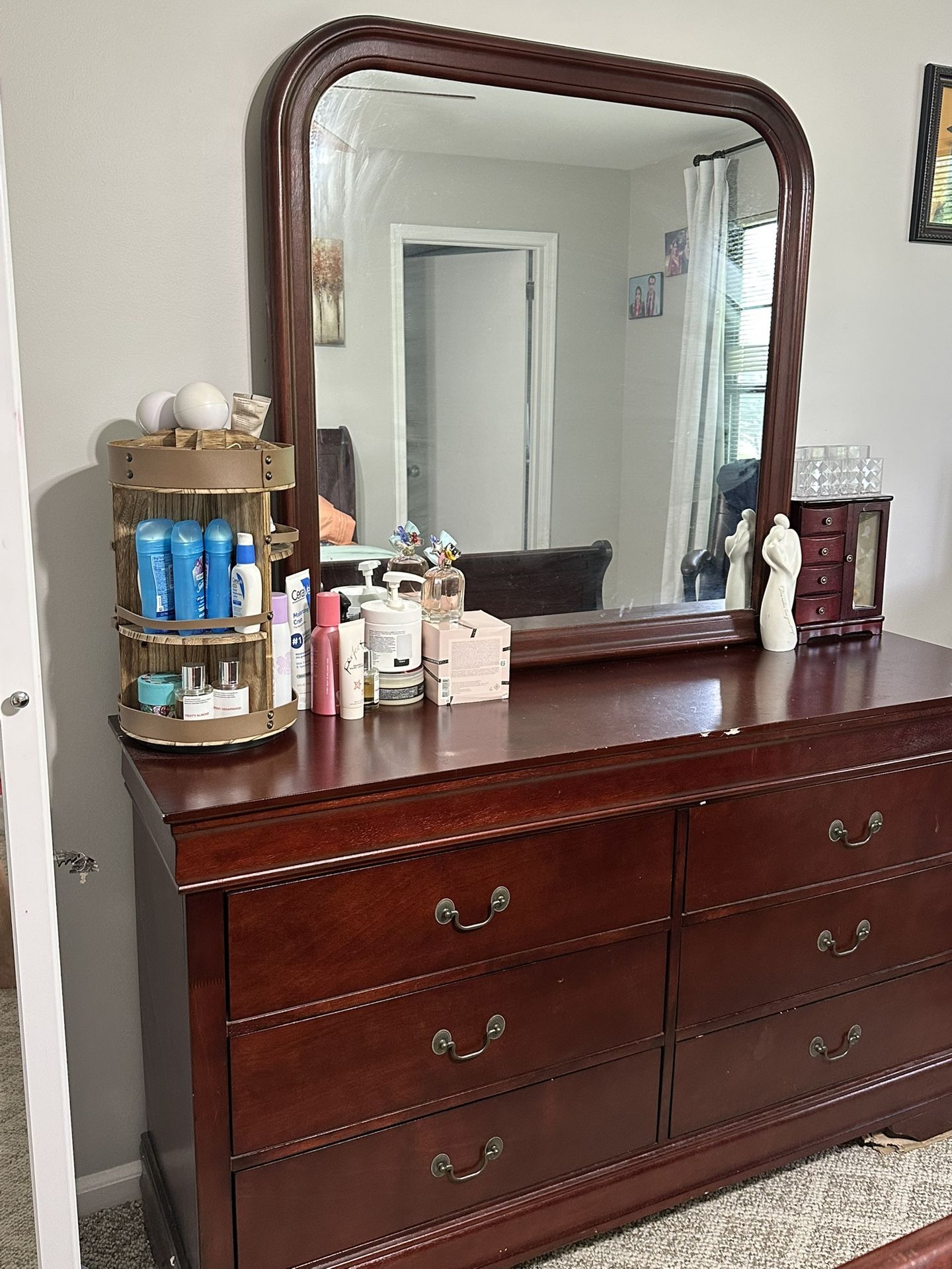 Dresser With Mirror