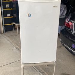 Magic Chef  Refrigerator 