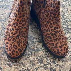 Clarks Womens Leopard Print Booties NWT Size 7.5W