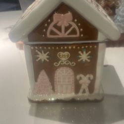 Brand new gingerbread house cookie jar absolutely gorgeous