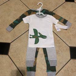 24 Months 2 Pack Carter’s Pajamas Set! $10 FOR 2 Pairs Of PJS 