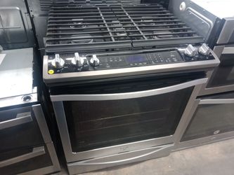 Whirlpool stainless steel 5-burner slide-in gas range - Free delivery