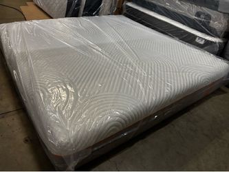 New King Tempurpedic supreme Firm Mattress