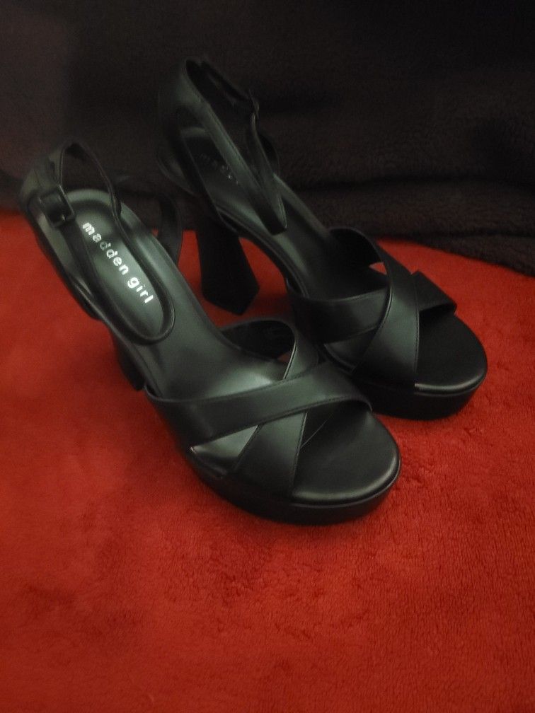 Black Steve Madden Platform Sandals
