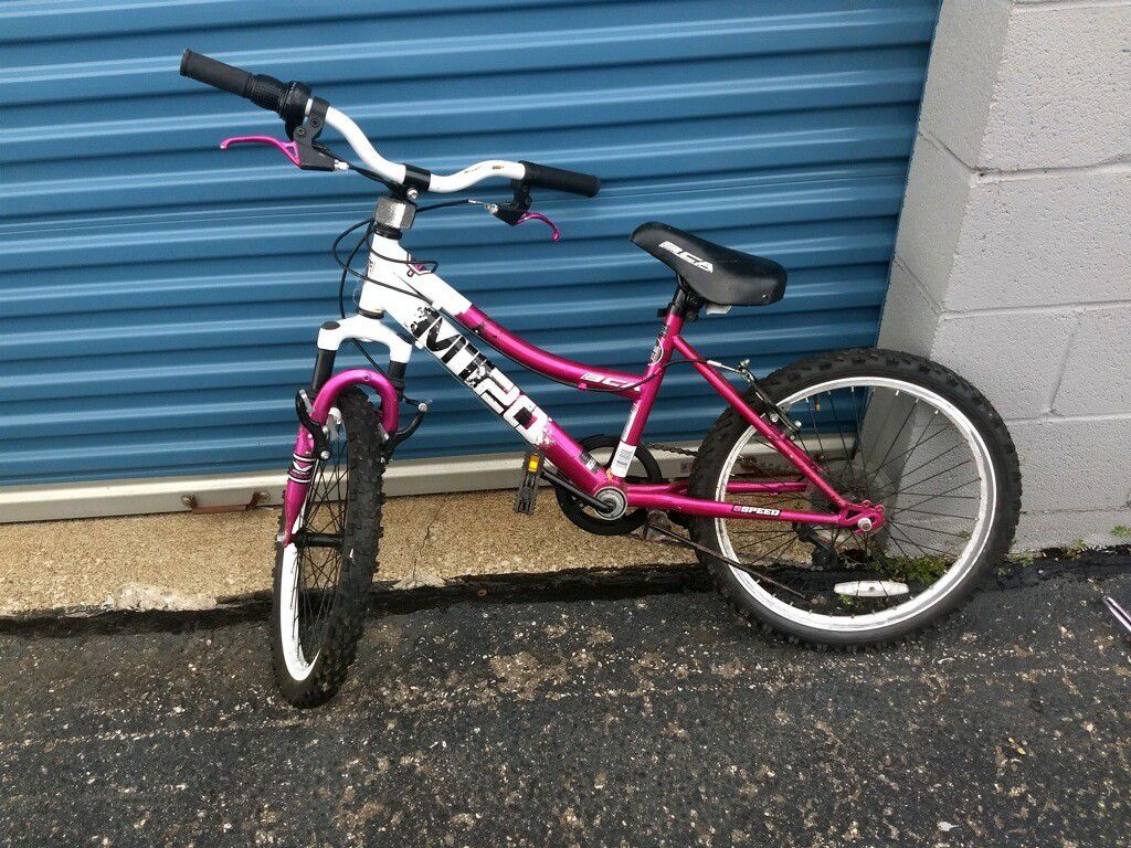 20" girls bca mt20 moutain bike looks brand new
