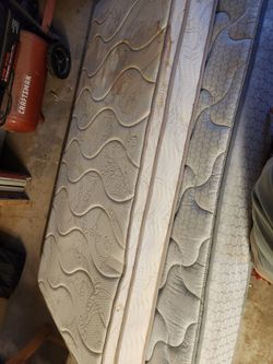 Twin size mattress'