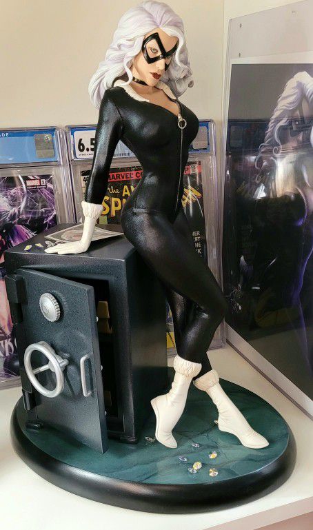 Sideshow Collectibles Exclusive Black Cat Spiderman Statue