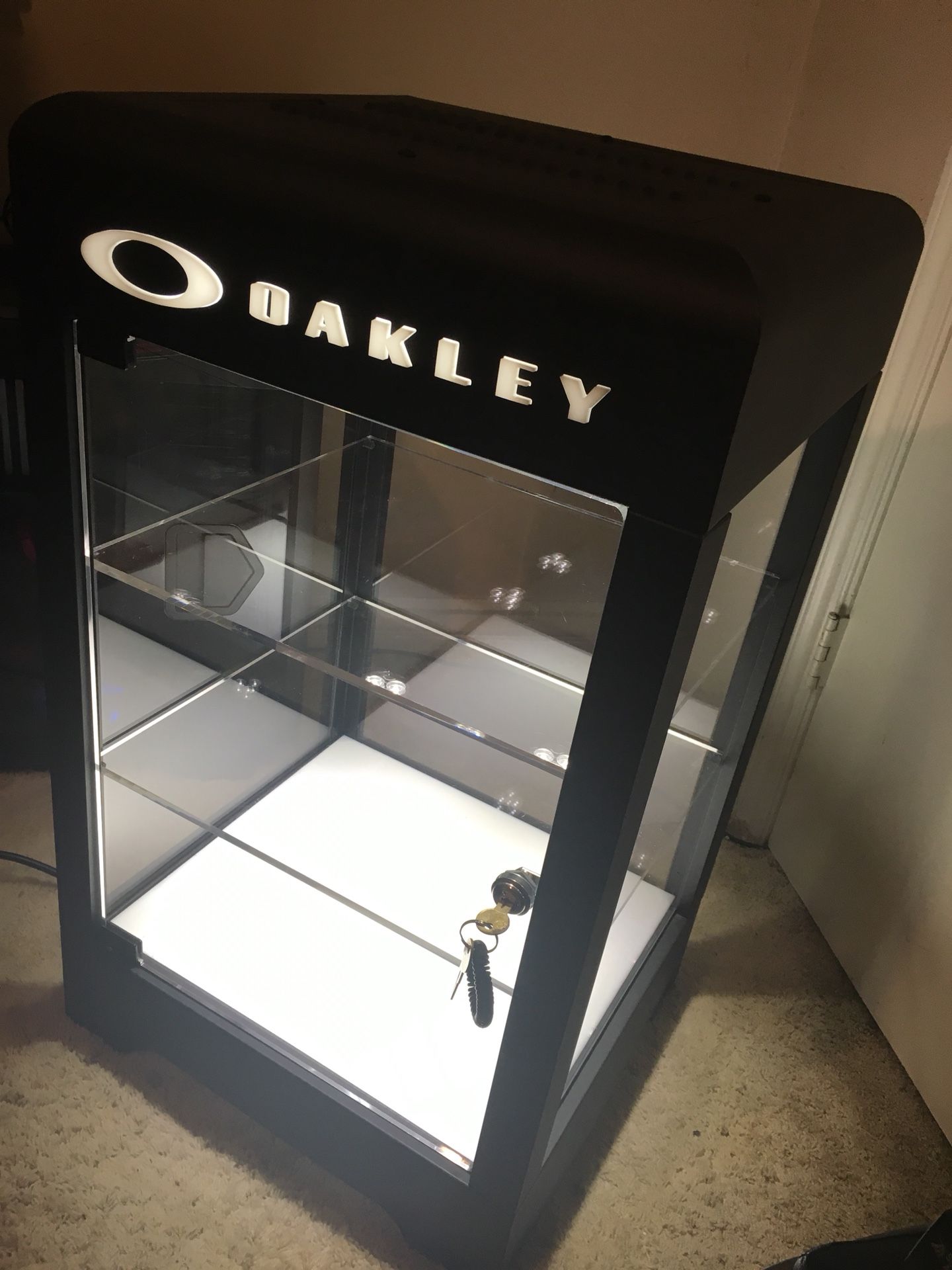 Arriba 40+ imagen oakley countertop display case Viaterra.mx