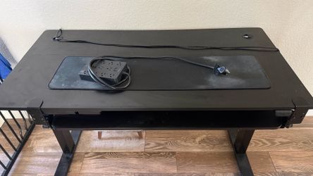 Standing electronic desk works great $50