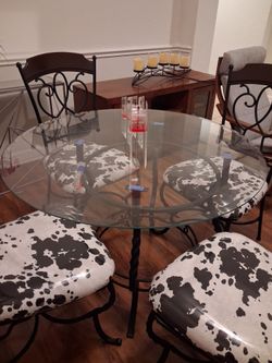 Dining room table
