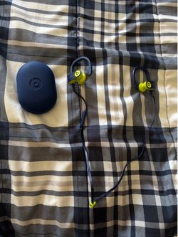 Power beats2 wireless 80$