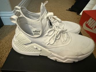 Nike Huaraches 9.5