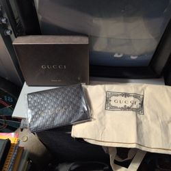 Gucci Microguccissima leather passport holder 