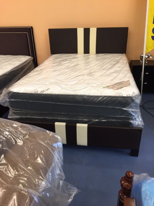 Queen bed with mattress and box $280