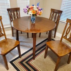 Beautiful Small Dinette Set With 4 Matching Chairs 