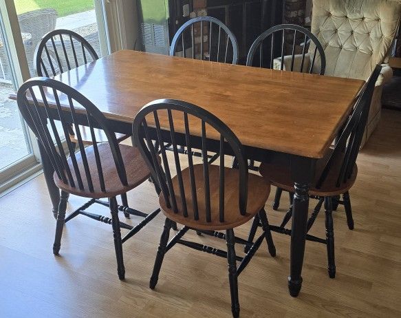 Dining Table & Chairs 