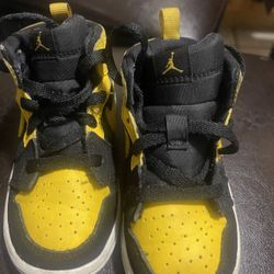 Air Jordan 1 Shoes Size 7c Retro Mid BT " Nike 640735-035 Toddler Black Yellow- USED