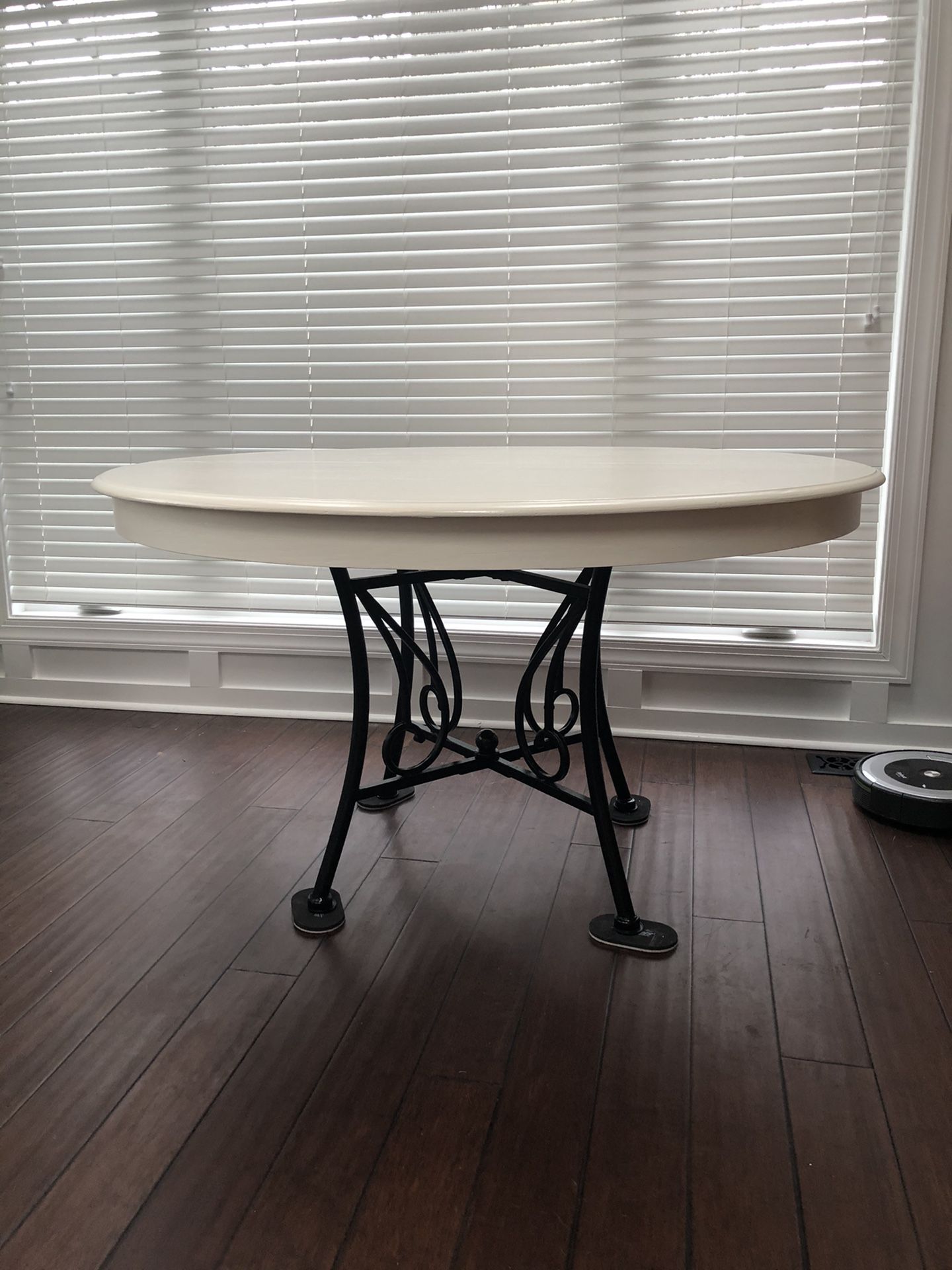 Kitchen table / dining table