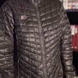 WOMENS MEDIUM NORTH FACE  COAT JACKET THERMOBALL**DARK GREY CHARCOAL COLOR **
