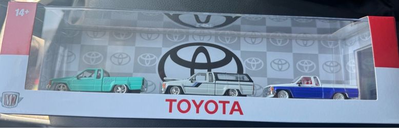 Toy NEW! 2026 M2 Machines Auto Haulers Toyota 1985 Toyota Trucks