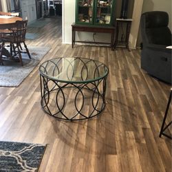 Coffee table from Pier One 28 inches round 18 inches high