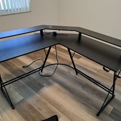 Corner Desk - Black