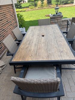 Outdoor Patio Table and Chairs