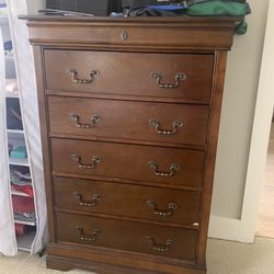 Dresser 