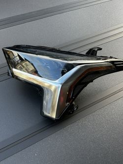 2022-2024 Toyota Tundra Headlight (Left- Drivers Side)