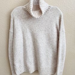 Banana Republic Women’s Sweater 