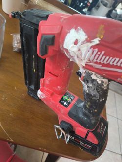 Milwaukee brad nailer 18 gage