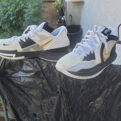 Nike Low 5Tb White Black And Gold                          Size 10 Men