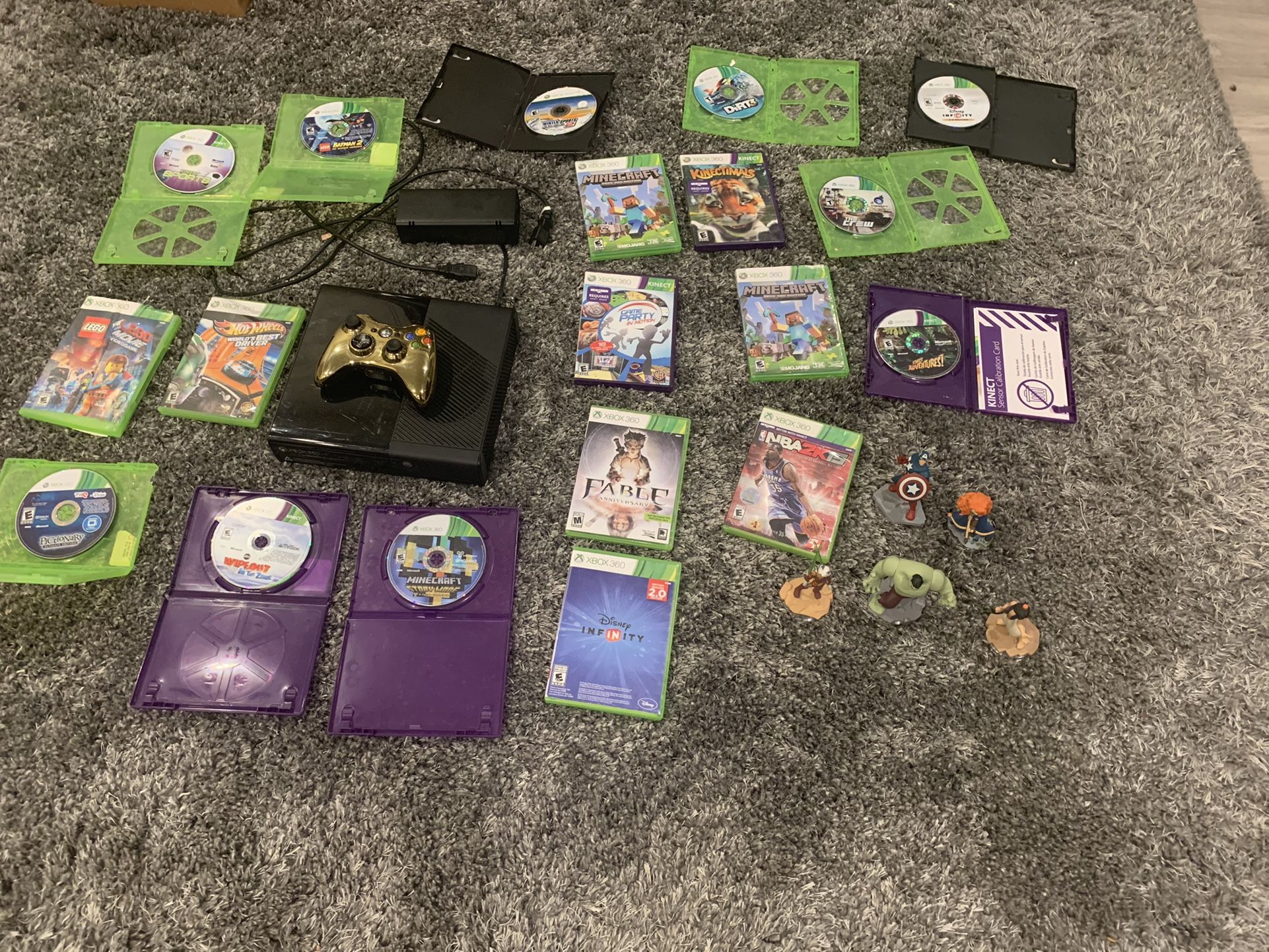 Xbox 360 console +19 Games +5 Avatars