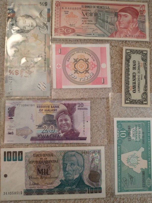 Various Foreign Money Notes Russia, Japan, Argentina, Malawi, Burundi, etc