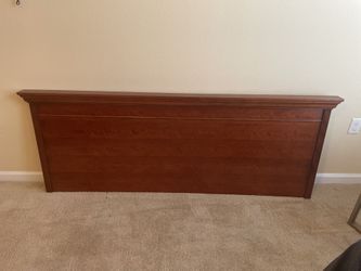 King Size Mountable Head Board In Perfect Condition