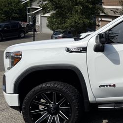 New 35/12.50/22 Nitto trail And 22” Fuel Contra Wheel 