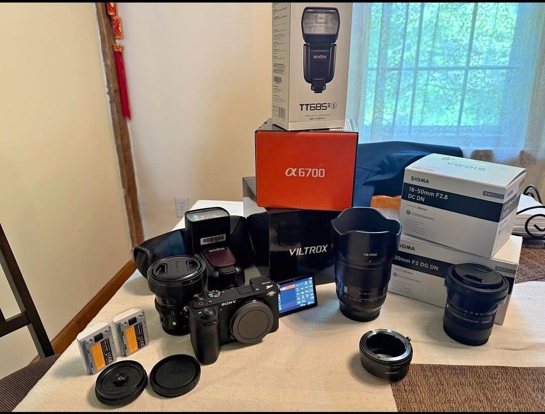 Sony A6700 + lenses, flash, and more accessories
